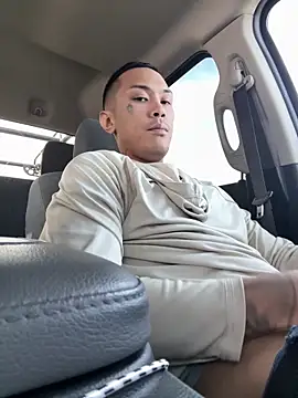 Snapshot of Loadedeggs chatting on November 17, 2025, 6:46 pm Loadedeggs online show from November 17, 2025, 6:46 pm