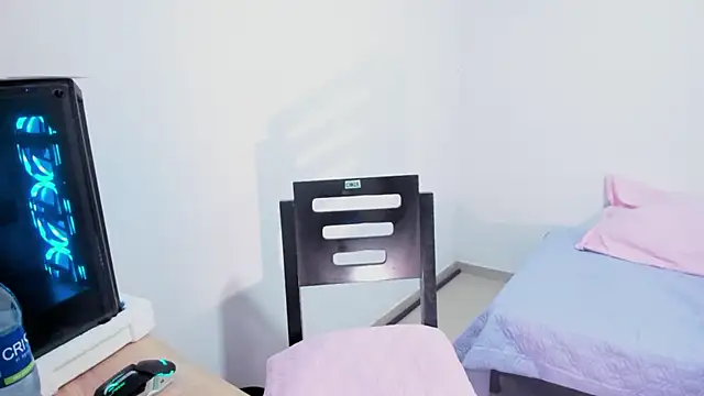 Snapshot of Venus_cat_ chatting on October 18, 2025, 9:15 pm Venus cat online show from October 18, 2025, 9:15 pm