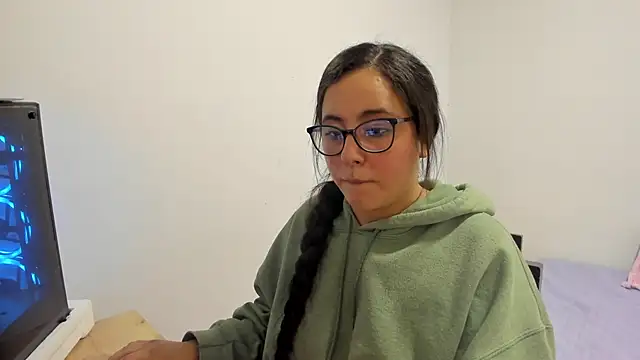 Snapshot of Venus_cat_ chatting on October 23, 2025, 12:54 am Venus cat online show from October 23, 2025, 12:54 am