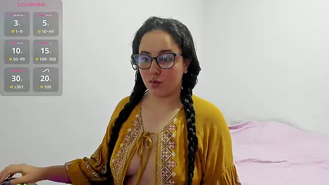 Snapshot of Venus_cat_ chatting on November 9, 2025, 12:53 am Venus cat online show from November 9, 2025, 12:53 am