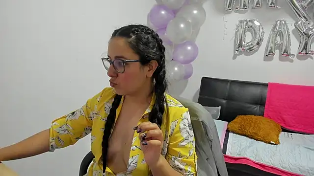 Snapshot of Venus_cat_ chatting on November 12, 2025, 2:34 am Venus cat online show from November 12, 2025, 2:34 am