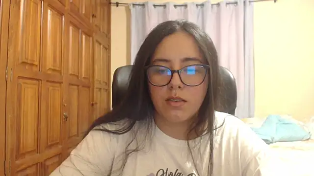 Venus cat  online show from December 5, 2025, 1:03 am