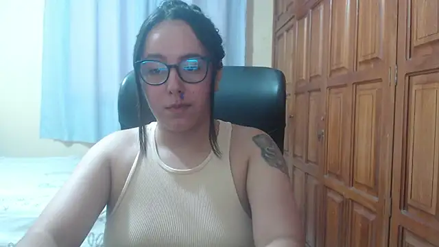 Venus cat  online show from January 12, 2026, 3:23 am