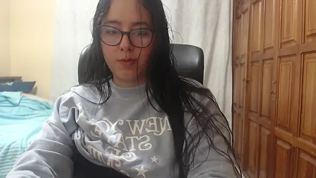 Venus cat  online show from June 7, 2026, 4:05 am