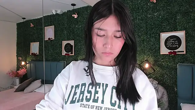 Snapshot of Rubyvixxen_ chatting on October 30, 2025, 3:19 am Rubyvixxen online show from October 30, 2025, 3:19 am