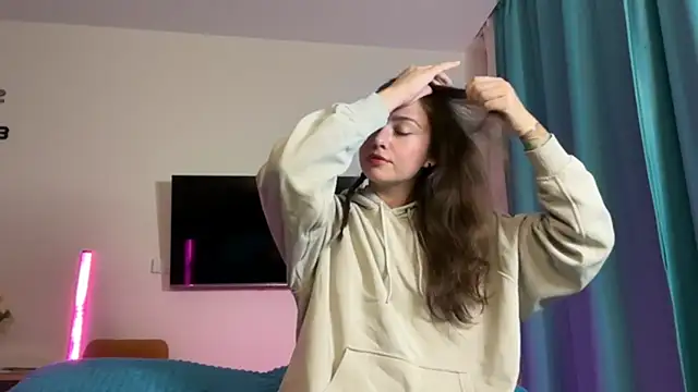 erikaa miuu online show from October 13, 2025, 5:24 pm