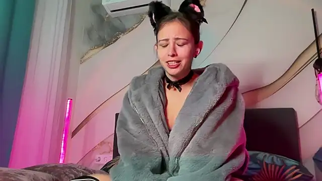 erikaa miuu online show from October 18, 2025, 6:52 pm