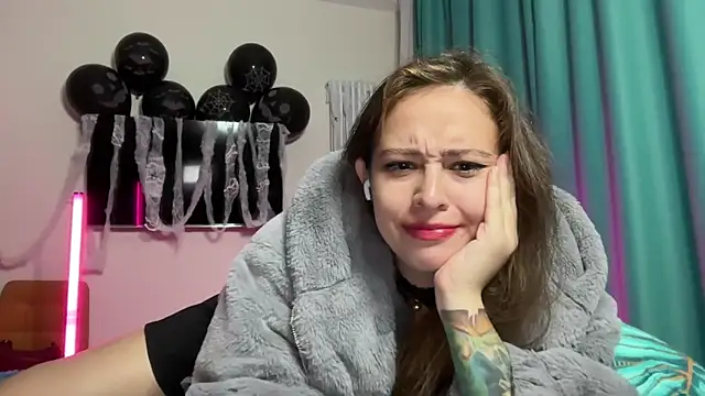 erikaa miuu online show from October 26, 2025, 6:25 pm