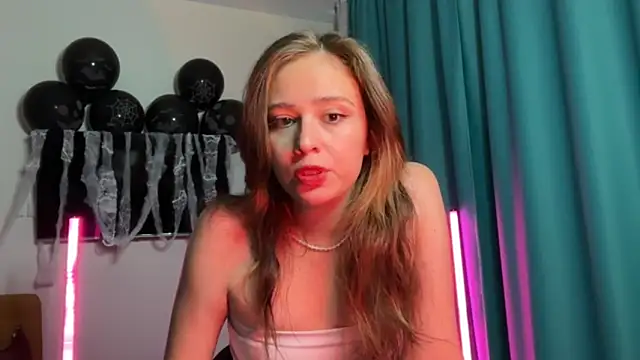 erikaa miuu online show from October 28, 2025, 5:48 pm