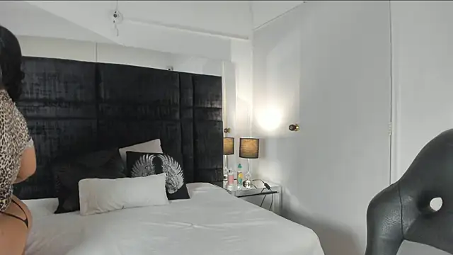 Snapshot of MayaCurvy chatting on October 4, 2025, 3:15 am MayaCurvy online show from October 4, 2025, 3:15 am