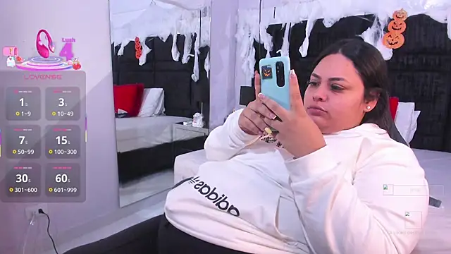 Snapshot of MayaCurvy chatting on October 21, 2025, 4:35 am MayaCurvy online show from October 21, 2025, 4:35 am