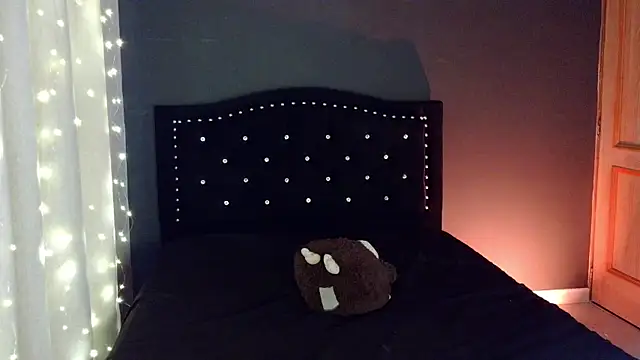 emma web  online show from April 6, 2026, 4:52 pm