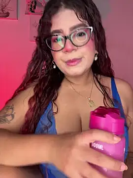 Snapshot of Solaangel_ chatting on October 7, 2025, 8:17 pm Solaangel online show from October 7, 2025, 8:17 pm