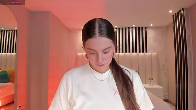 ZoeyWalker  online show from November 7, 2025, 11:32 am