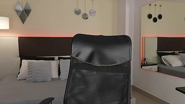 DanteeStone online show from October 2, 2025, 8:27 pm