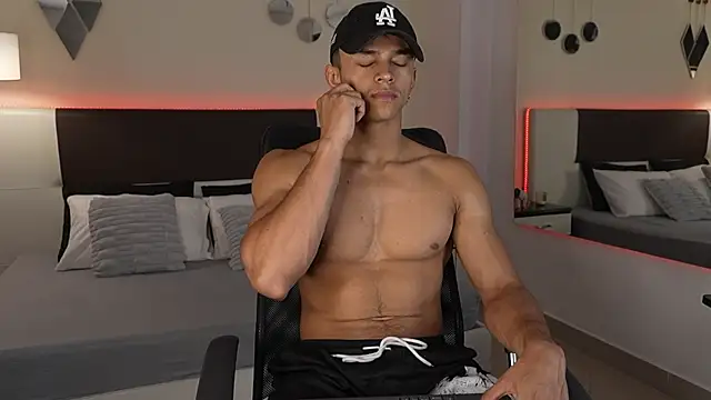 DanteeStone online show from October 10, 2025, 8:19 pm