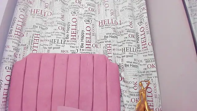 Snapshot of Zoe_Blond chatting on October 15, 2025, 12:16 pm Zoe Blond online show from October 15, 2025, 12:16 pm