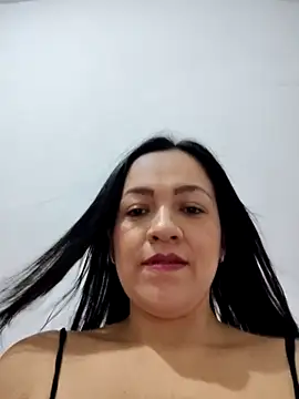 Snapshot of LindaSalo33 chatting on October 20, 2025, 3:40 am LindaSalo33 online show from October 20, 2025, 3:40 am