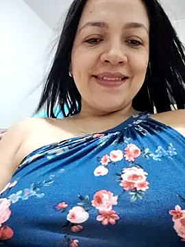 Snapshot of LindaSalo33 chatting on November 6, 2025, 3:13 pm LindaSalo33 online show from November 6, 2025, 3:13 pm