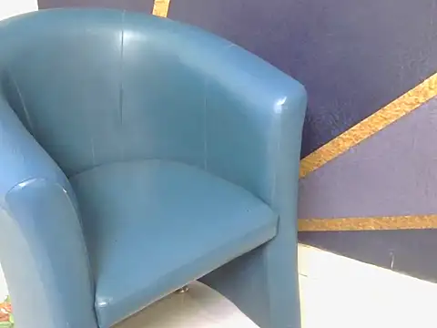 Snapshot of shiny-krisha chatting on November 3, 2025, 4:36 am shiny-krisha online show from November 3, 2025, 4:36 am