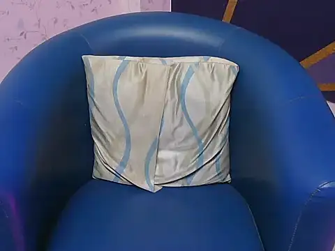 Snapshot of shiny-krisha chatting on November 17, 2025, 4:29 am shiny-krisha online show from November 17, 2025, 4:29 am