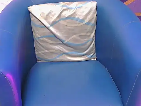 Snapshot of shiny-krisha chatting on November 18, 2025, 5:01 am shiny-krisha online show from November 18, 2025, 5:01 am