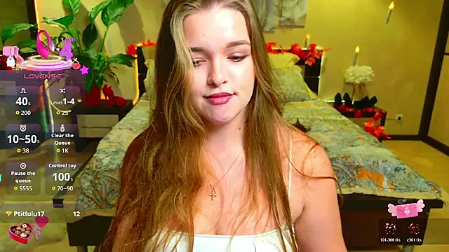 Snapshot of EmilyWhispers chatting on November 12, 2025, 9:14 pm EmilyWhispers online show from November 12, 2025, 9:14 pm