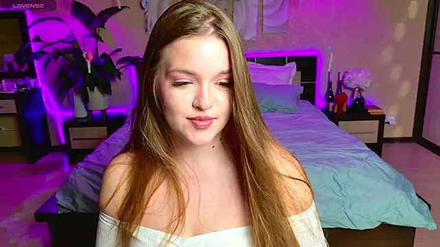 Snapshot of EmilyWhispers chatting on June 19, 2026, 9:07 pm EmilyWhispers online show from June 19, 2026, 9:07 pm