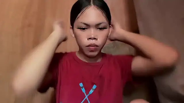 Snapshot of ella_foxtrot chatting on November 19, 2025, 3:17 am ella foxtrot online show from November 19, 2025, 3:17 am