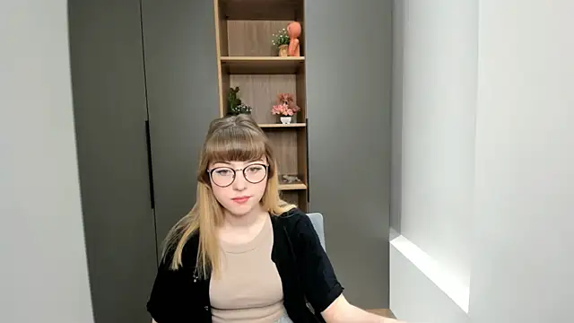 Snapshot of YukikoCarlis chatting on October 2, 2025, 4:30 am YukikoCarlis online show from October 2, 2025, 4:30 am