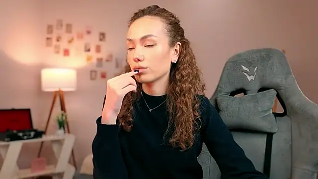 Snapshot of branchwithflowerss chatting on October 2, 2025, 1:51 pm branchwithflowerss online show from October 2, 2025, 1:51 pm