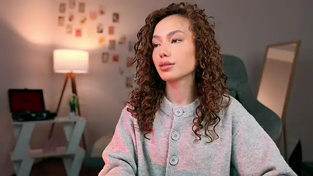 Snapshot of branchwithflowerss chatting on October 14, 2025, 11:55 am branchwithflowerss online show from October 14, 2025, 11:55 am