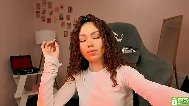 Snapshot of branchwithflowerss chatting on October 31, 2025, 1:56 pm branchwithflowerss online show from October 31, 2025, 1:56 pm