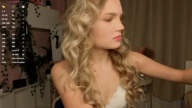 JulieLupo online show from December 19, 2025, 6:09 am