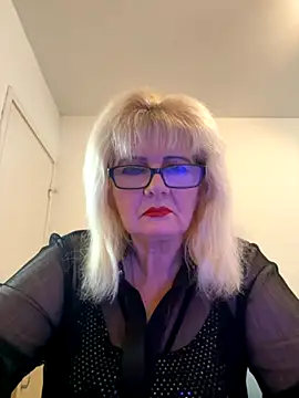 Snapshot of BoloshkaBlonda chatting on October 4, 2025, 3:32 pm BoloshkaBlonda online show from October 4, 2025, 3:32 pm