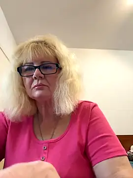 BoloshkaBlonda online show from October 16, 2025, 9:05 pm