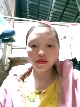 Snapshot of Minkine022 chatting on November 18, 2025, 7:35 am Minkine022 online show from November 18, 2025, 7:35 am