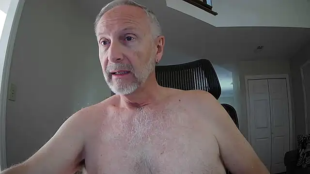 Snapshot of ApolloThrust chatting on October 5, 2025, 5:33 pm ApolloThrust online show from October 5, 2025, 5:33 pm