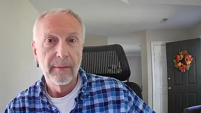 Snapshot of ApolloThrust chatting on October 22, 2025, 6:40 pm ApolloThrust online show from October 22, 2025, 6:40 pm