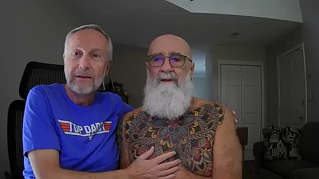 Snapshot of ApolloThrust chatting on October 30, 2025, 7:36 pm ApolloThrust online show from October 30, 2025, 7:36 pm