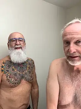 Snapshot of ApolloThrust chatting on October 31, 2025, 12:28 pm ApolloThrust online show from October 31, 2025, 12:28 pm