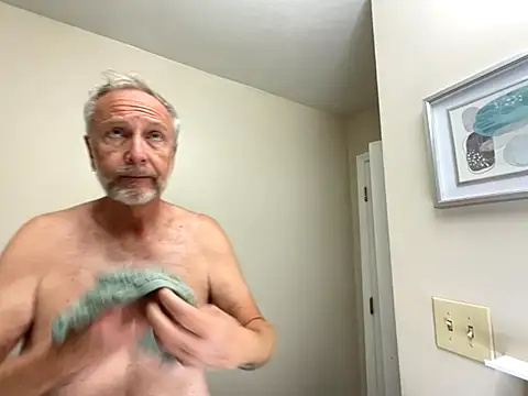 Snapshot of ApolloThrust chatting on November 3, 2025, 1:23 pm ApolloThrust online show from November 3, 2025, 1:23 pm