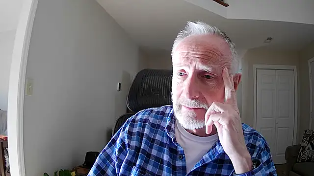 Snapshot of ApolloThrust chatting on November 5, 2025, 7:58 pm ApolloThrust online show from November 5, 2025, 7:58 pm