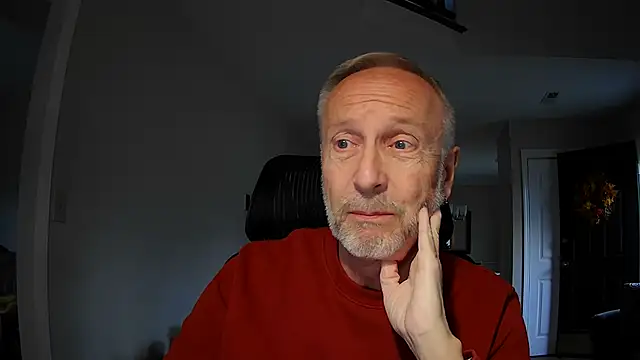 Snapshot of ApolloThrust chatting on November 10, 2025, 9:36 pm ApolloThrust online show from November 10, 2025, 9:36 pm