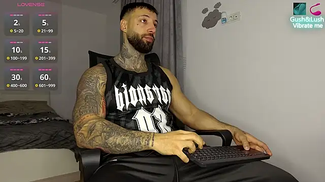 Snapshot of MasculineGuy99 chatting on November 16, 2025, 5:13 am MasculineGuy99 online show from November 16, 2025, 5:13 am