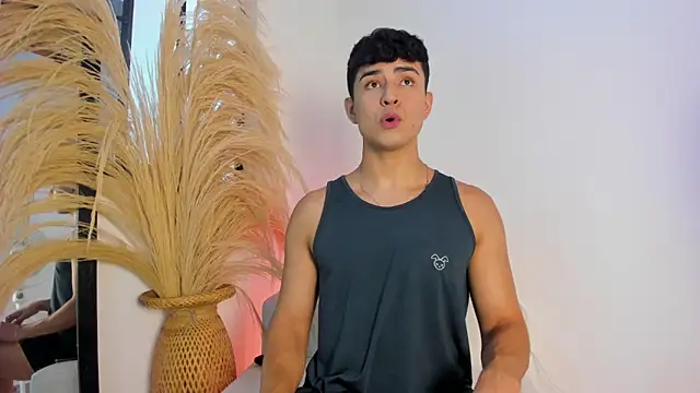 Thiago Connor21 online show from November 10, 2025, 6:18 pm