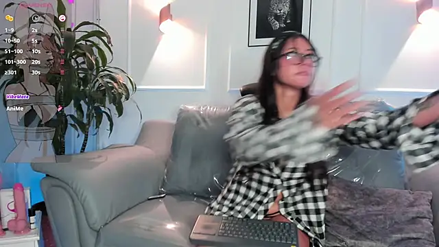 Snapshot of Hekate_20 chatting on December 2, 2025, 8:37 pm Hekate 20 online show from December 2, 2025, 8:37 pm