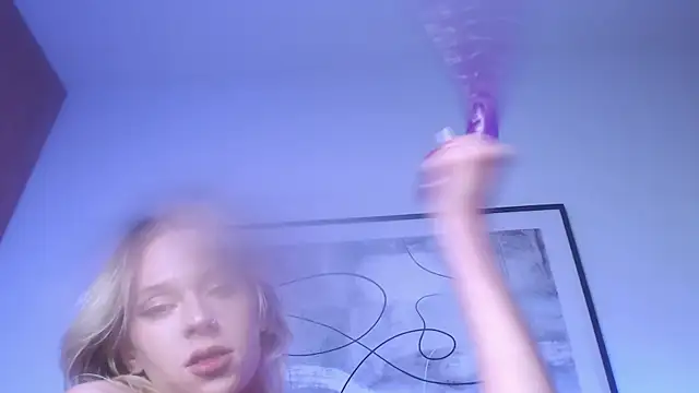 Snapshot of SophieDiamond_Xx chatting on October 15, 2025, 8:09 pm SophieDiamond Xx online show from October 15, 2025, 8:09 pm