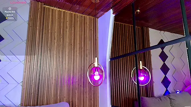 Matti sofia  online show from October 13, 2025, 7:03 pm