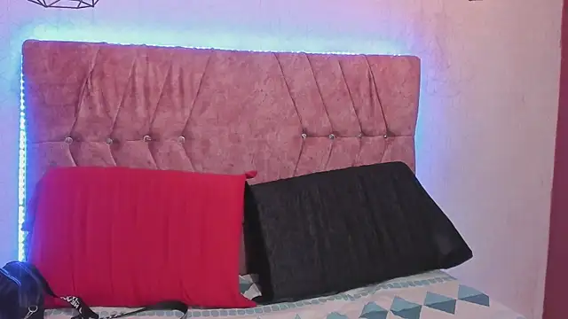 Snapshot of Mia_lopez_1 chatting on October 16, 2025, 1:12 pm Mia lopez 1 online show from October 16, 2025, 1:12 pm